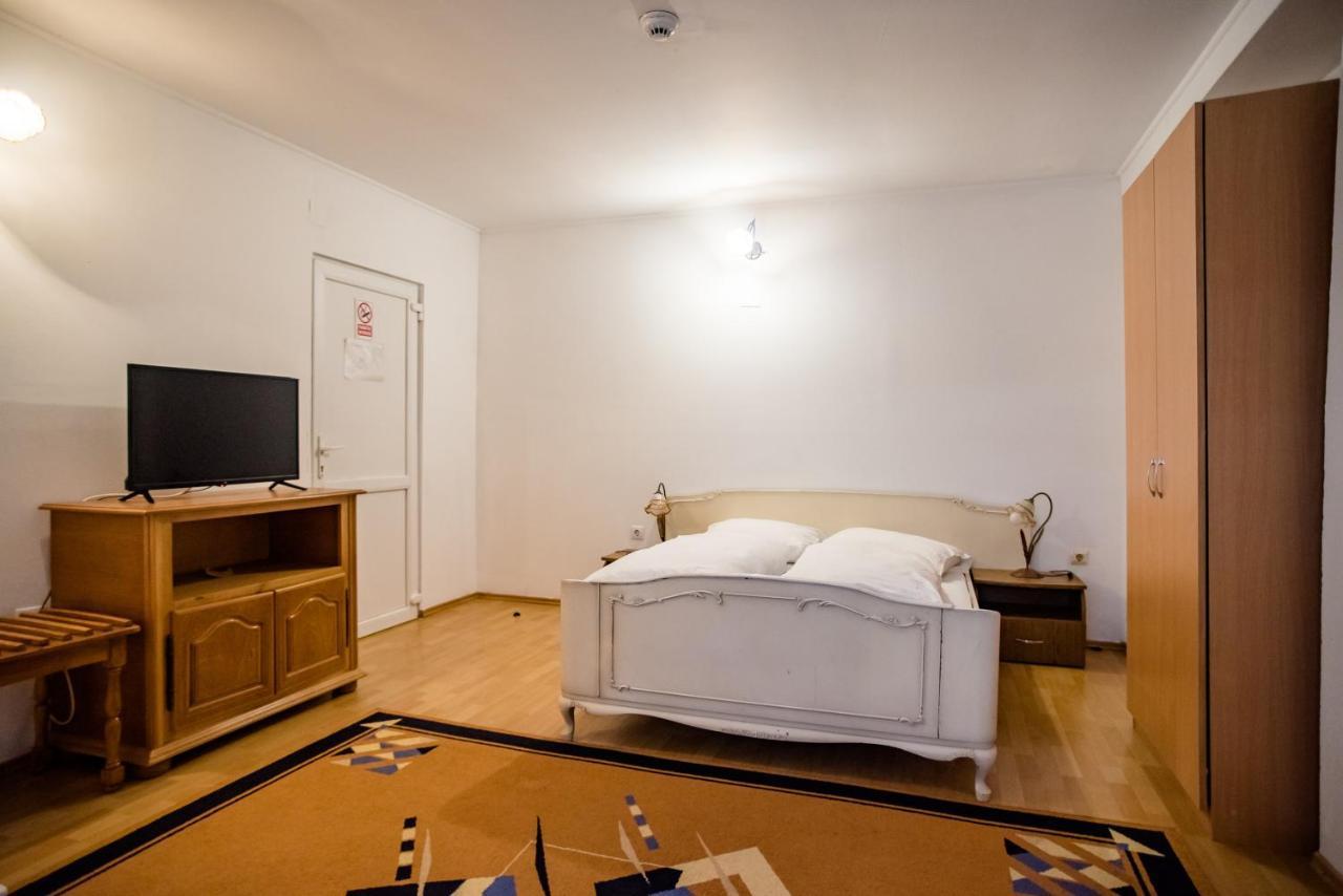 Hotel Marion Dumbraveni  Eksteriør bilde